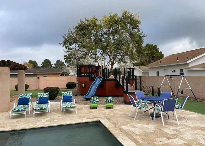 Luxurious Lehi, Heated Pool & Pirate Ship Holiday home *