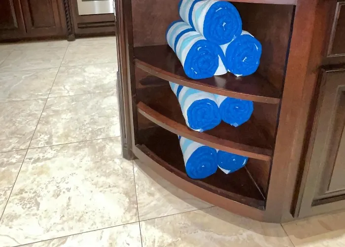 Luxurious Lehi, Heated Pool & Pirate Ship Holiday home