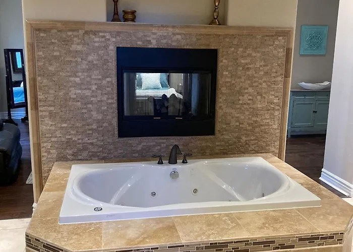 Luxurious Lehi, Heated Pool & Pirate Ship