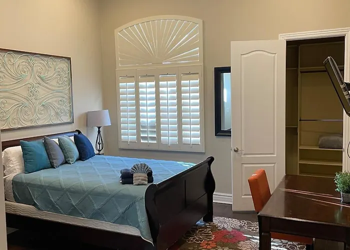 Luxurious Lehi, Heated Pool & Pirate Ship Holiday home