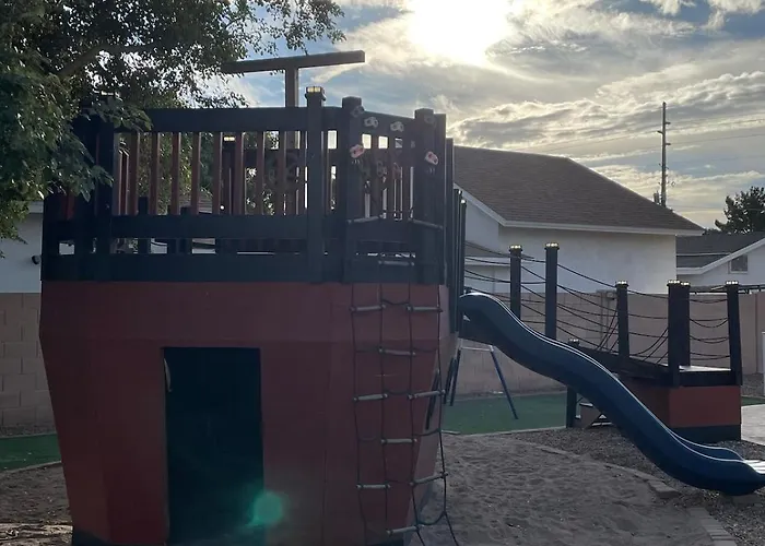 Luxurious Lehi, Heated Pool & Pirate Ship *